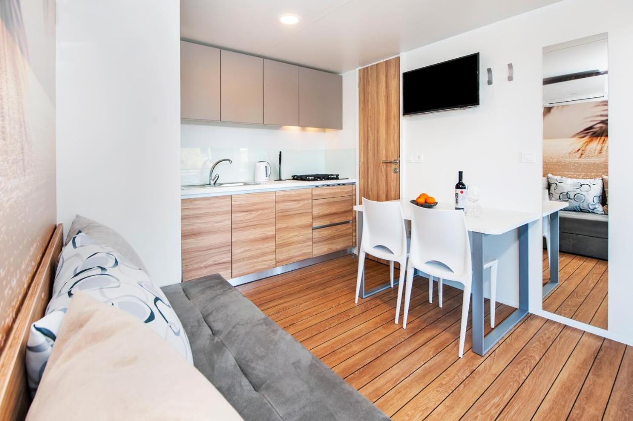 Pineta Mobile Home In Porton Biondi Camp Rovinj Bagian luar foto